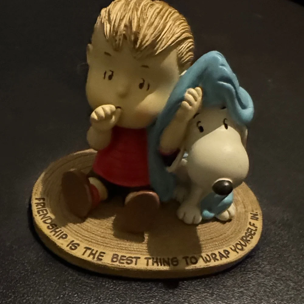 Peanuts Snoopy and Linus Dog Blanket Figurine - Red, Blue, Brown